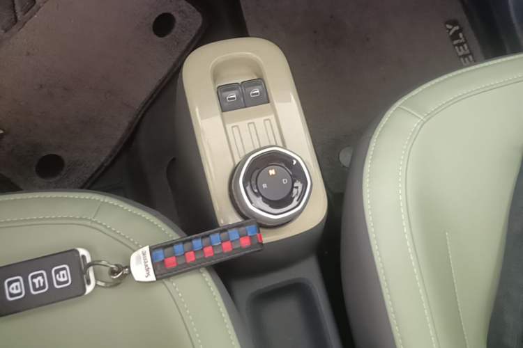 Used Geely Galaxy Panda 2024 200km Panda Rider Gear Lever