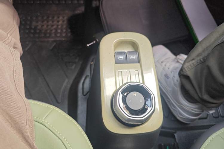 Used Geely Galaxy Panda 2024 200km Panda Rider Gear Lever