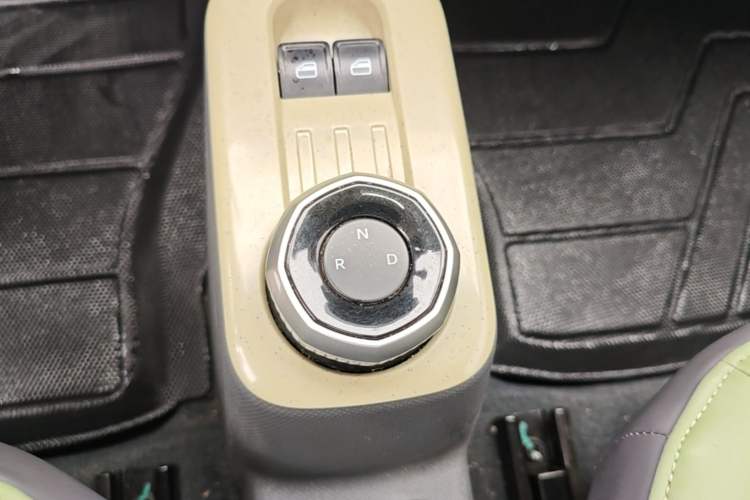 Used Geely Galaxy Panda 2024 200km Panda Rider Gear Lever
