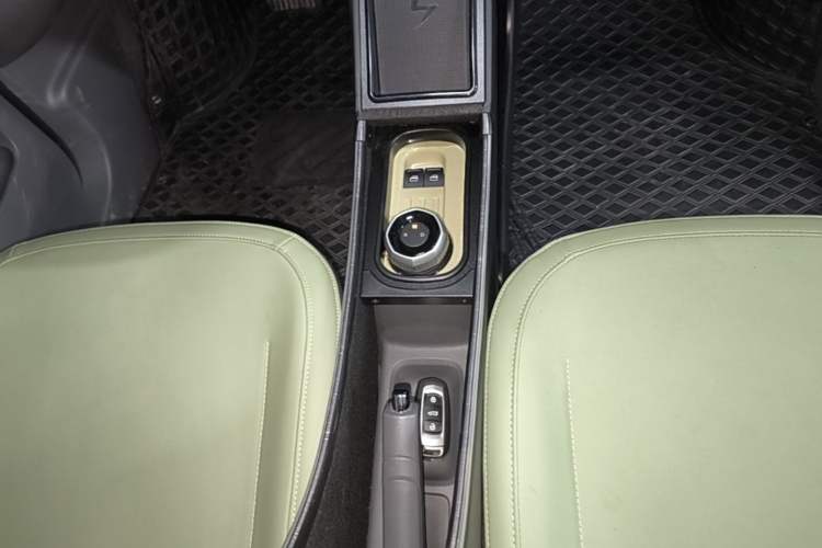 Used Geely Galaxy Panda 2024 200km Panda Rider Gear Lever