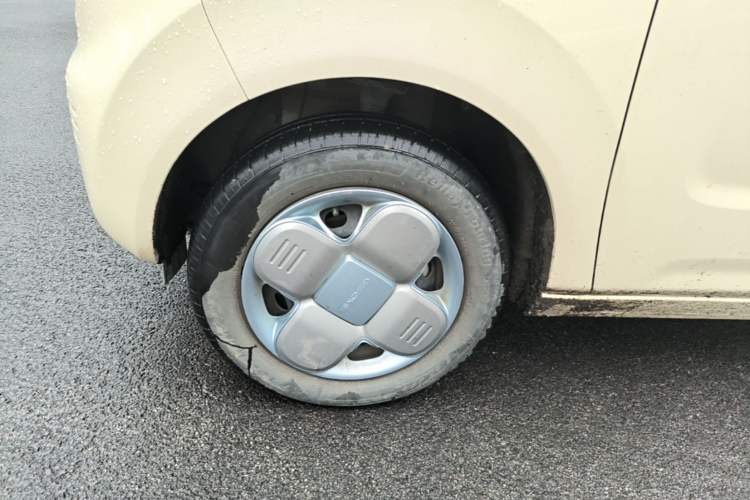 Used Geely Galaxy Panda 2024 Panda Mini 200km Endurance Bear Left Front Wheel Hub