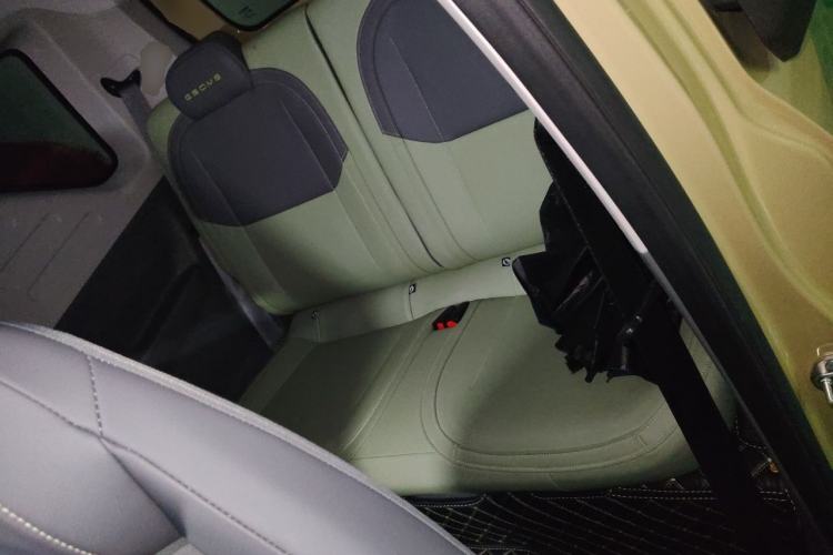 Used Geely Galaxy Panda 2024 200km Panda Rider Left Rear Seat