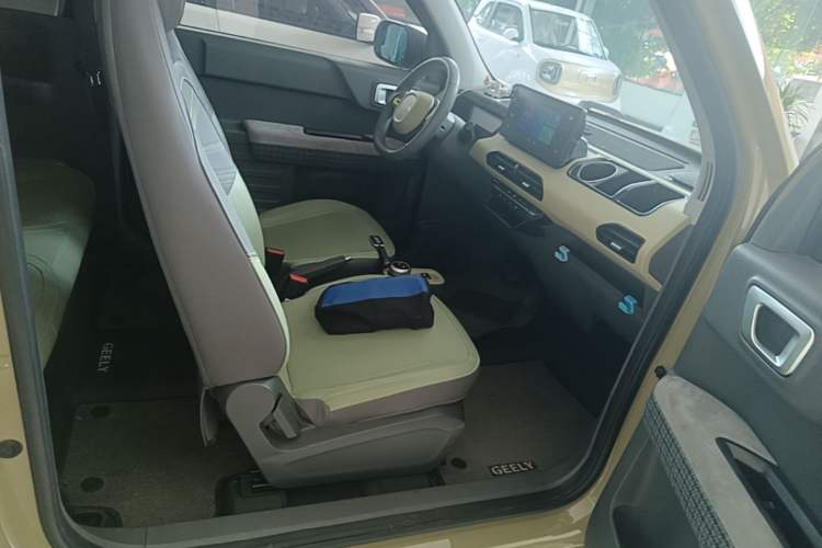 Used Geely Galaxy Panda 2024 200km Panda Rider Right Front Seat
