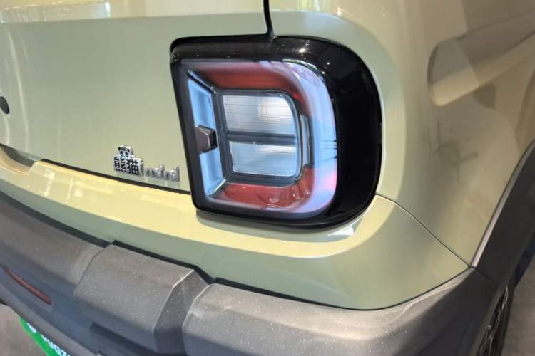 Used Geely Galaxy Panda 2024 200km Panda Rider Right Rear Taillight