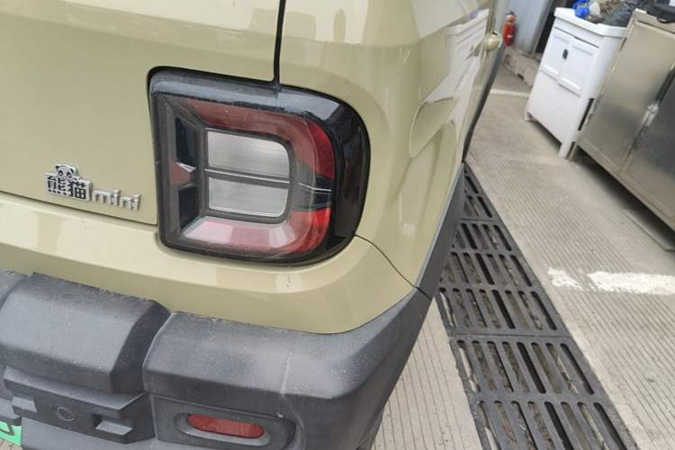 Used Geely Galaxy Panda 2024 200km Panda Rider Right Rear Taillight