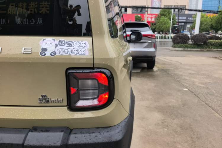 Used Geely Galaxy Panda 2024 200km Panda Rider Right Rear Taillight