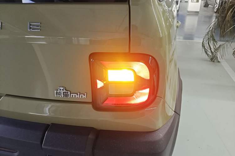 Used Geely Galaxy Panda 2024 200km Panda Rider Right Rear Taillight
