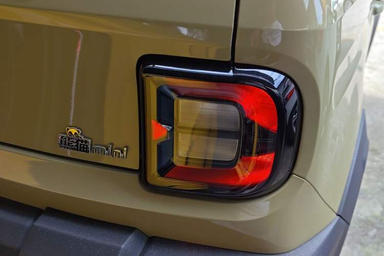 Used Geely Galaxy Panda 2024 200km Panda Rider Right Rear Taillight