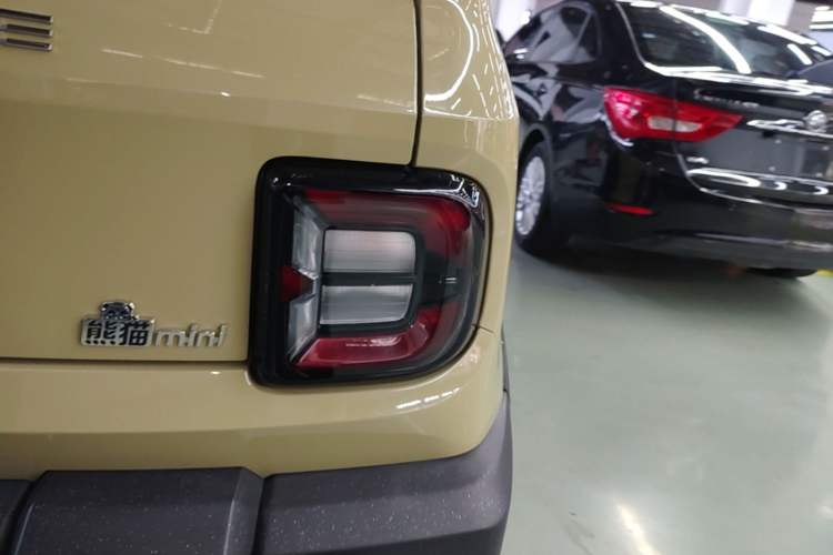 Used Geely Galaxy Panda 2024 200km Panda Rider Right Rear Taillight
