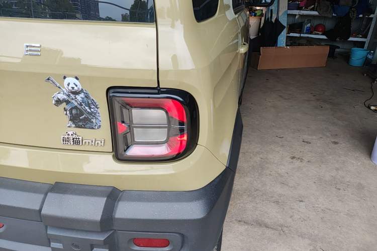 Used Geely Galaxy Panda 2024 200km Panda Rider Right Rear Taillight