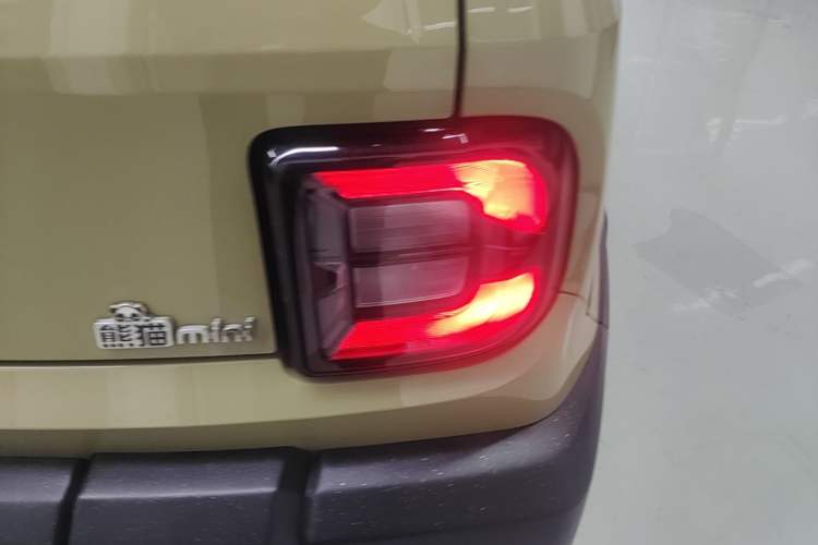 Used Geely Galaxy Panda 2024 200km Panda Rider Right Rear Taillight