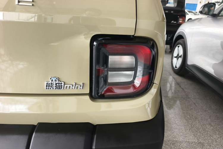 Used Geely Galaxy Panda 2024 200km Panda Rider Right Rear Taillight
