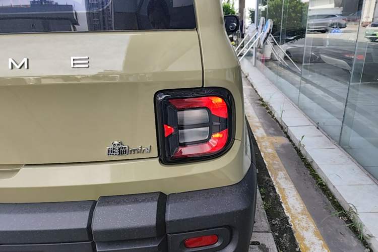 Used Geely Galaxy Panda 2024 200km Panda Rider Right Rear Taillight