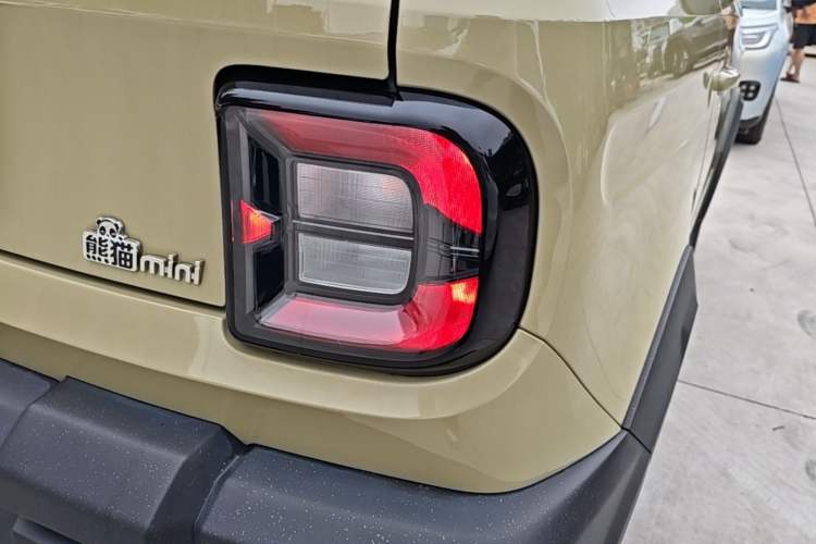 Used Geely Galaxy Panda 2024 200km Panda Rider Right Rear Taillight