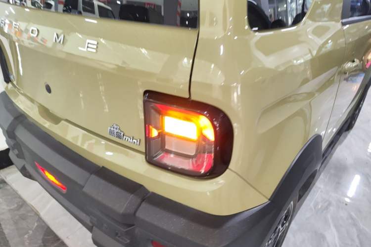 Used Geely Galaxy Panda 2024 200km Panda Rider Right Rear Taillight