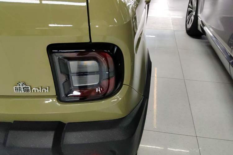 Used Geely Galaxy Panda 2024 200km Panda Rider Right Rear Taillight