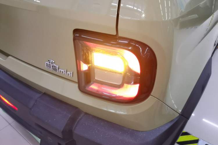 Used Geely Galaxy Panda 2024 200km Panda Rider Right Rear Taillight