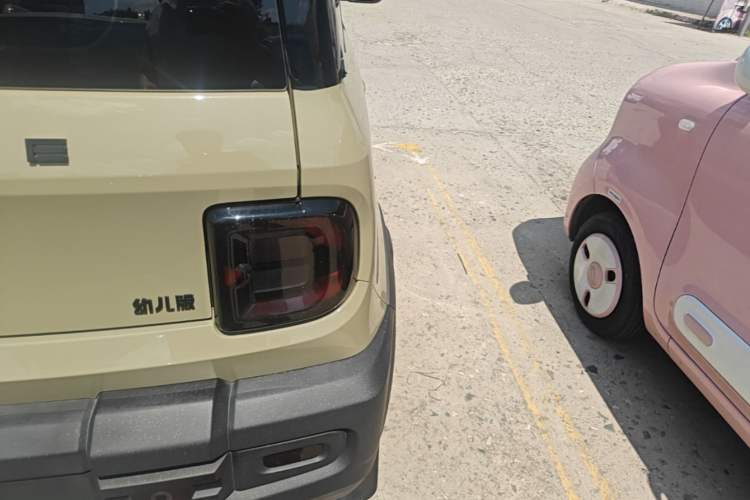 Used Geely Galaxy Panda 2024 200km Panda Rider Right Rear Taillight