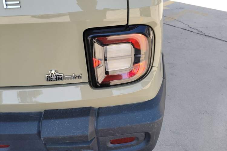 Used Geely Galaxy Panda 2024 200km Panda Rider Right Rear Taillight