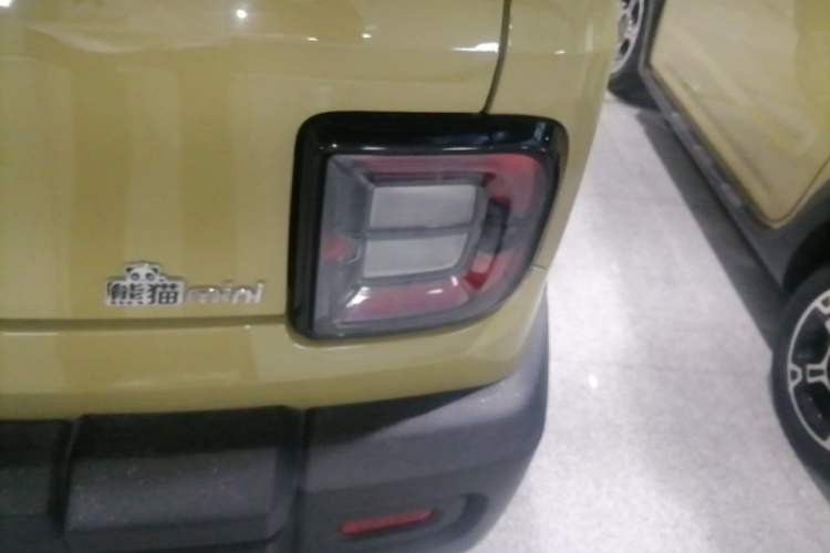 Used Geely Galaxy Panda 2024 200km Panda Rider Right Rear Taillight