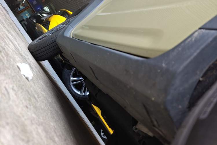 Used Geely Galaxy Panda 2024 200km Panda Rider Right Side Sill