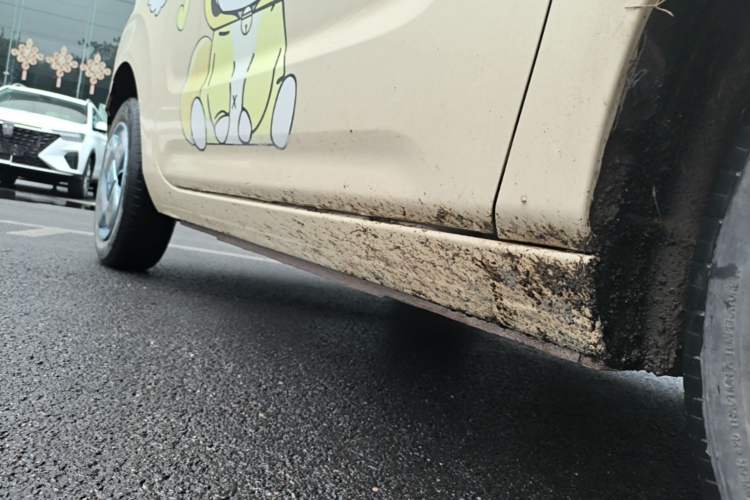 Used Geely Galaxy Panda 2024 Panda Mini 200km Endurance Bear Right Side Sill