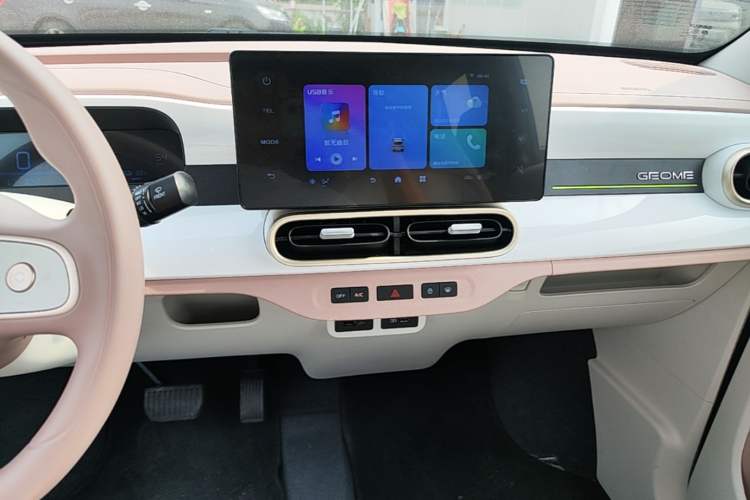 Used Geely Galaxy Panda 2025 210 km – Yuanqi Bear Audio And AC Panel