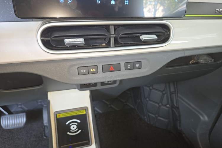 Used Geely Galaxy Panda 2025 210km Panda Kart Audio And AC Panel