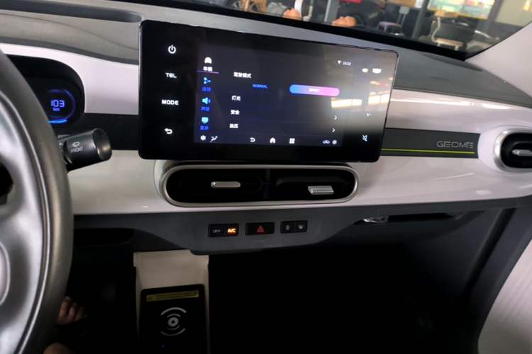 Used Geely Galaxy Panda 2025 210km Panda Kart Audio And AC Panel