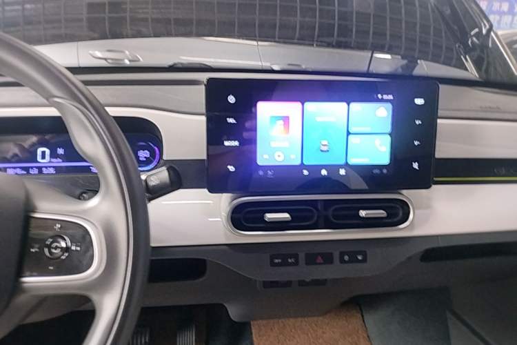 Used Geely Galaxy Panda 2025 210km Panda Kart Audio And AC Panel