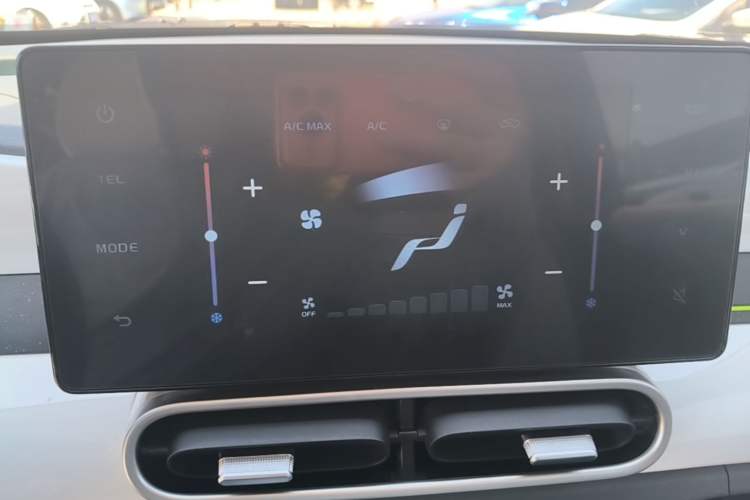Used Geely Galaxy Panda 2025 210km Panda Kart Audio And AC Panel