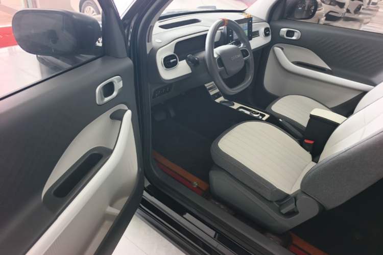 Used Geely Galaxy Panda 2025 210km Panda Kart Driver Seat