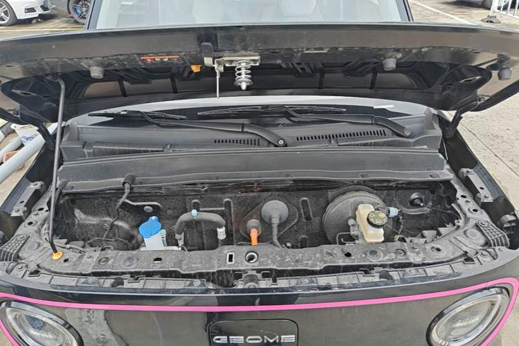 Used Geely Galaxy Panda 2025 210km Panda Kart Engine Bay