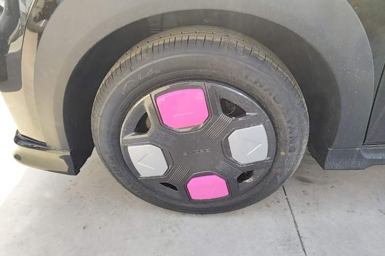 Used Geely Galaxy Panda 2025 210km Panda Kart Exterior 4