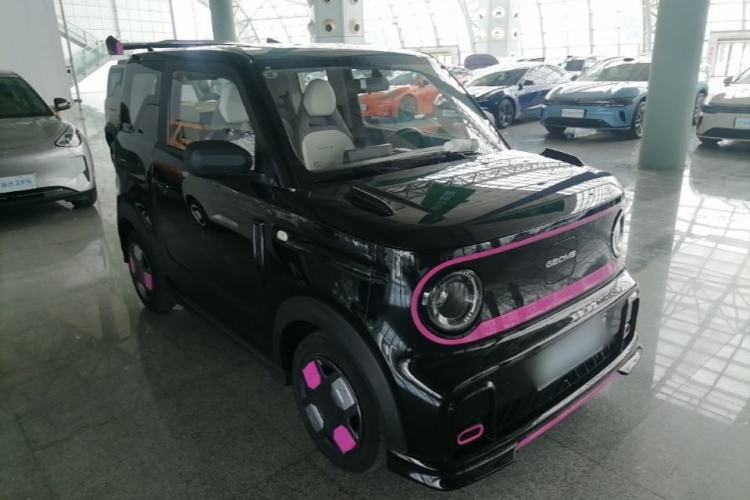 Used Geely Galaxy Panda 2025 Model 210km Panda Kart Piggy Hero Limited Edition Front Right 45 Deg
