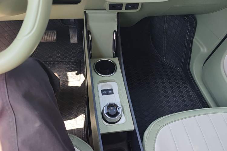 Used Geely Galaxy Panda 2025 210km Panda Rider Gear Lever