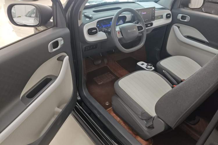 Used Geely Galaxy Panda 2025 210km Panda Kart Interior 4