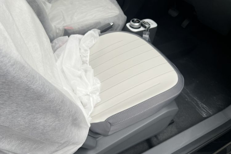 Used Geely Galaxy Panda 2025 210km Panda Kart Interior 5