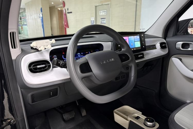 Used Geely Galaxy Panda 2025 210km Panda Kart Interior 9