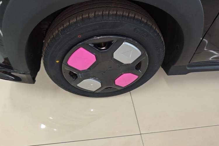 Used Geely Galaxy Panda 2025 210km Panda Kart Left Front Wheel Hub