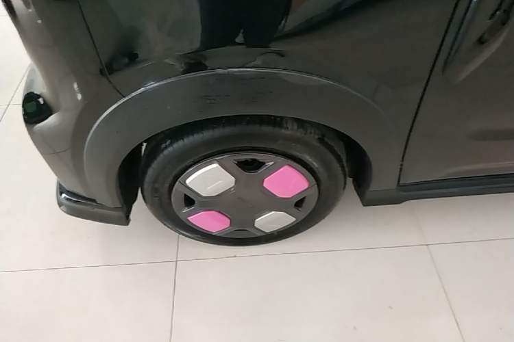 Used Geely Galaxy Panda 2025 210km Panda Kart Left Front Wheel Hub