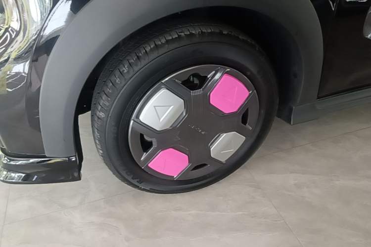 Used Geely Galaxy Panda 2025 210km Panda Kart Left Front Wheel Hub