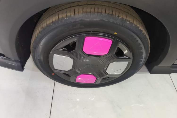 Used Geely Galaxy Panda 2025 210km Panda Kart Left Front Wheel Hub