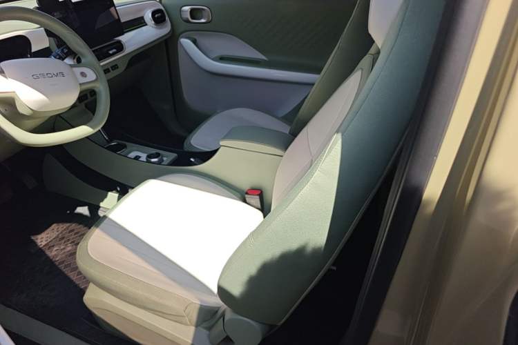 Used Geely Galaxy Panda 2025 210km Panda Rider Left Rear Seat