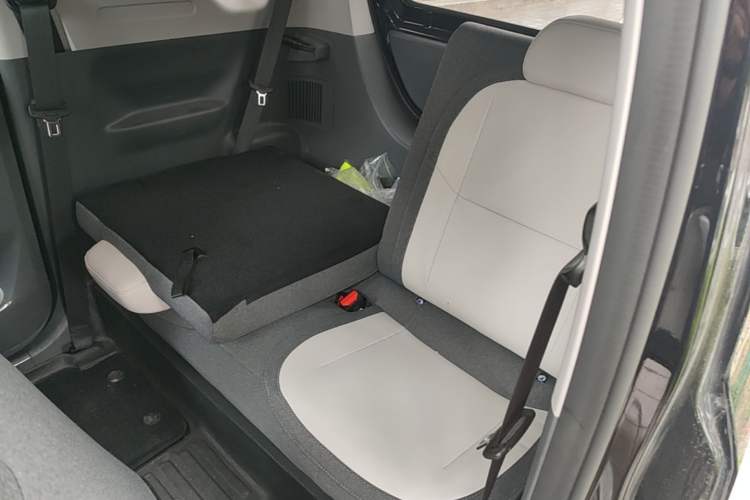 Used Geely Galaxy Panda 2025 210km Panda Kart Left Rear Seat