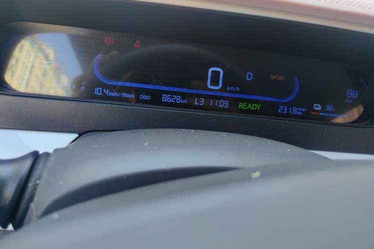 Used Geely Galaxy Panda 2025 210km Panda Kart Odometer Close Up