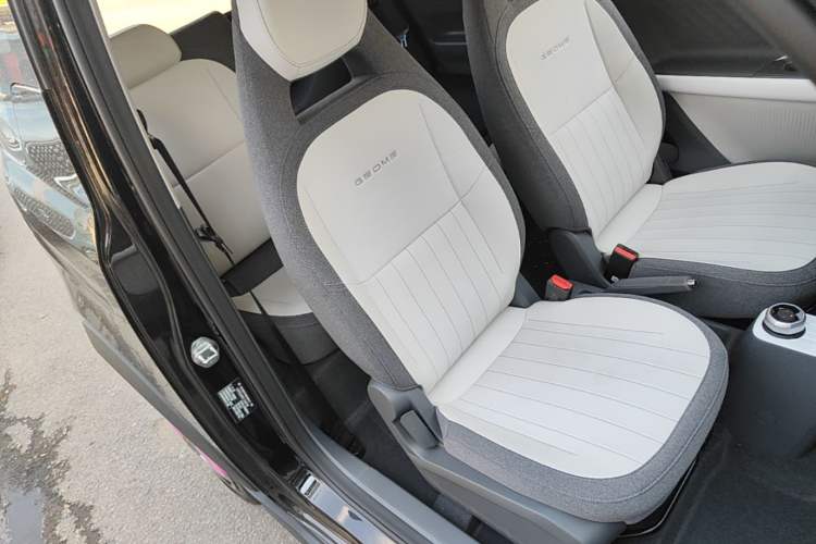 Used Geely Galaxy Panda 2025 210km Panda Kart Right Front Seat
