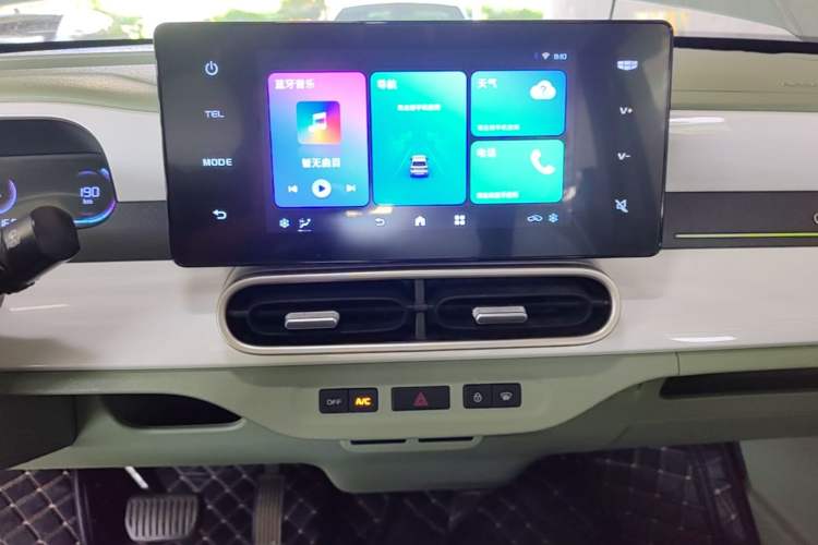 Used Geely Galaxy Panda 2025 210 km – Yuanqi Bear Audio And AC Panel