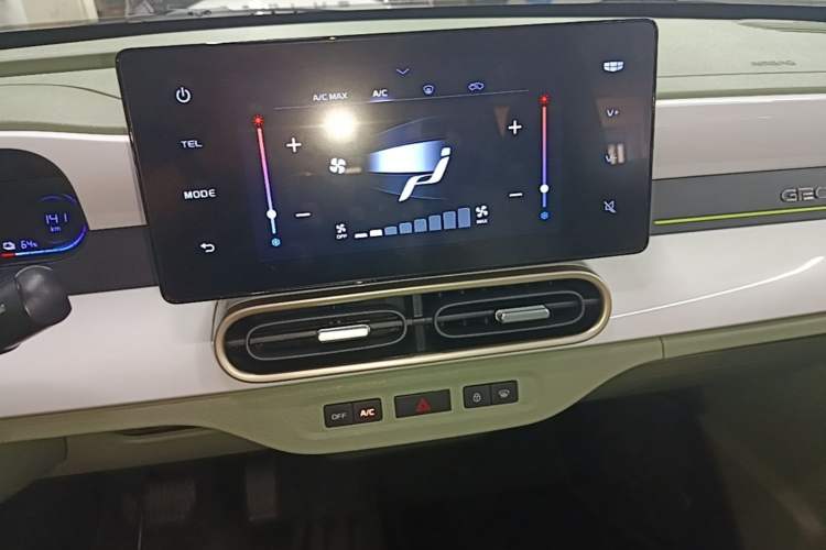 Used Geely Galaxy Panda 2025 210 km – Yuanqi Bear Audio And AC Panel