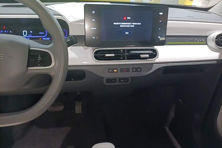 Used Geely Galaxy Panda 2025 210km Panda Rider Audio And AC Panel